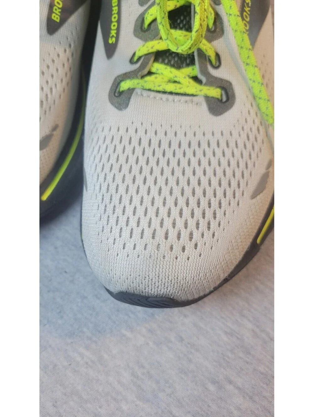 Brooks Men's Running Shoes Size 8.5 US, Gray with Neon Green Laces